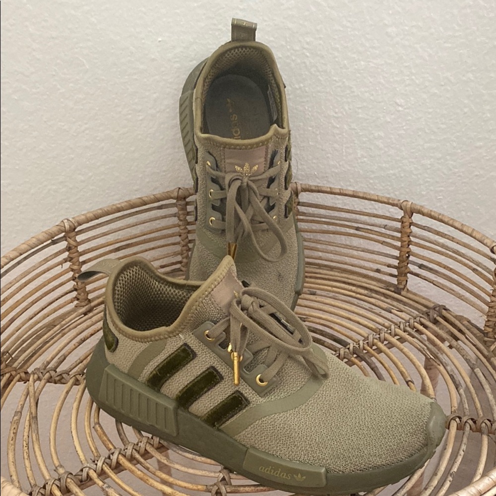 Adidas Green Sneakers with Knit Upper and Cushioned Sole